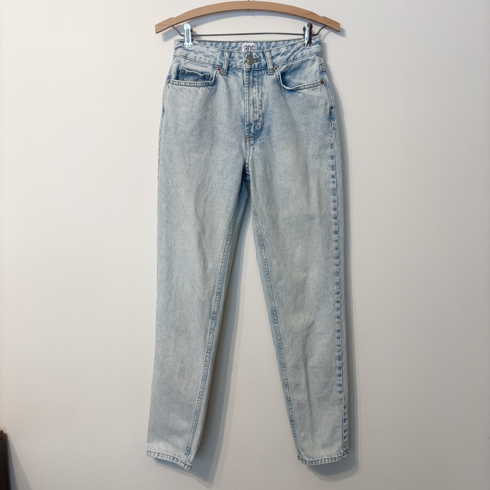 BDG Mom Jeans High Rise Light Wash Blue Size 25